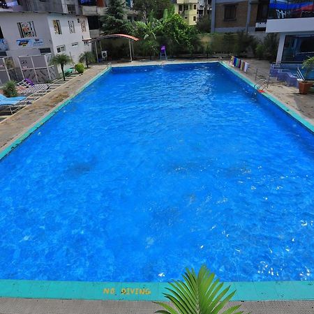 Oyo 591 Hotel Blue Moon Dharampur Esterno foto