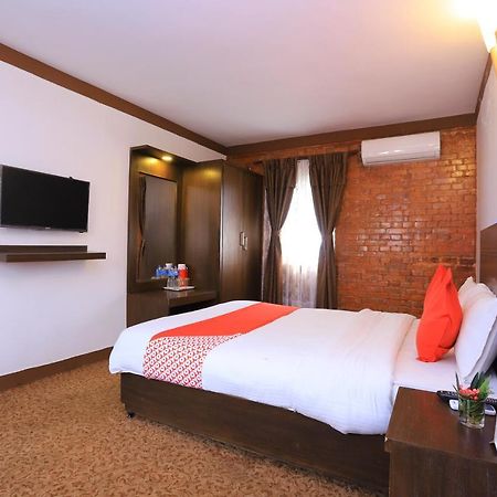 Oyo 591 Hotel Blue Moon Dharampur Esterno foto