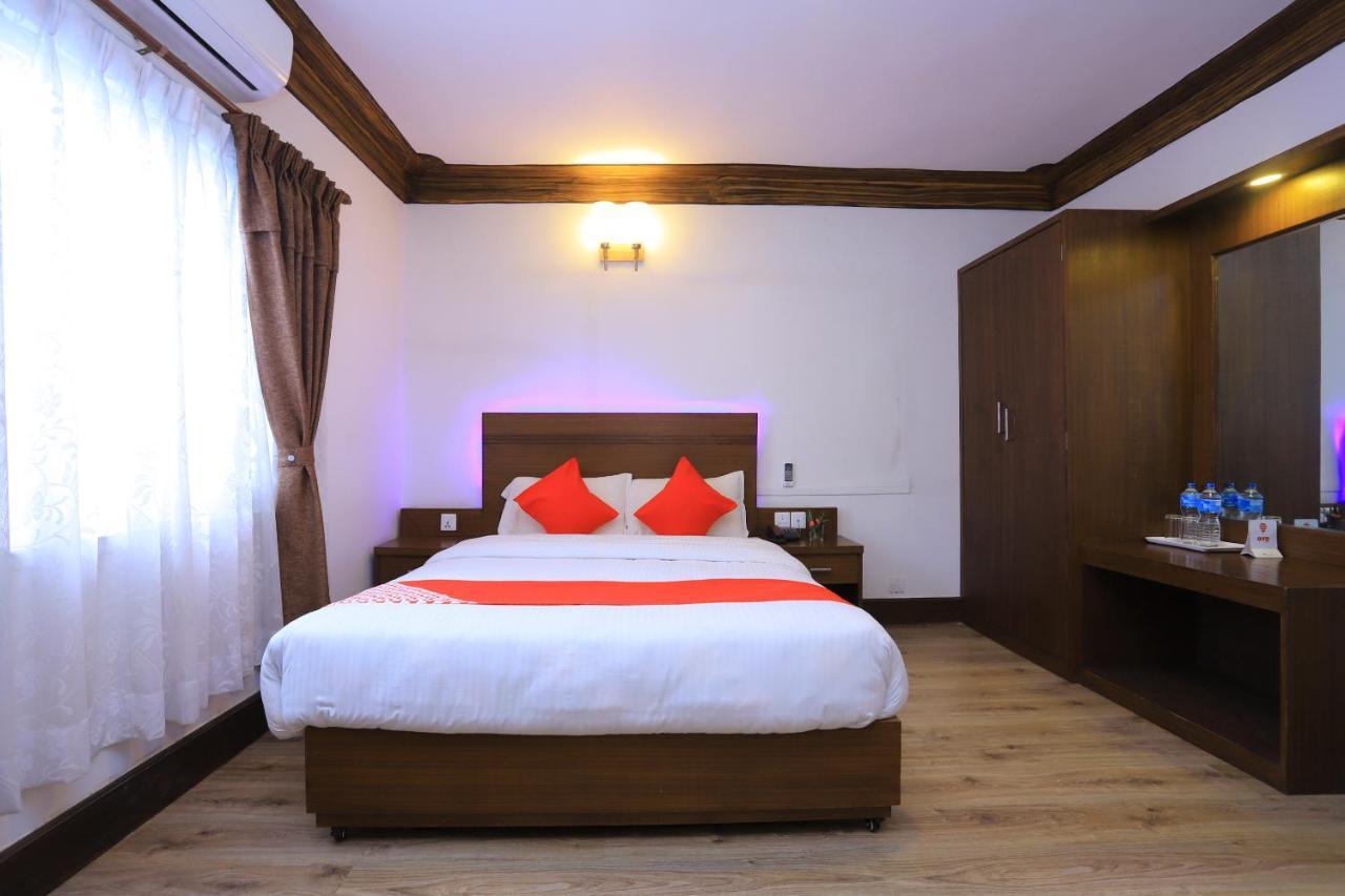 Oyo 591 Hotel Blue Moon Dharampur Esterno foto