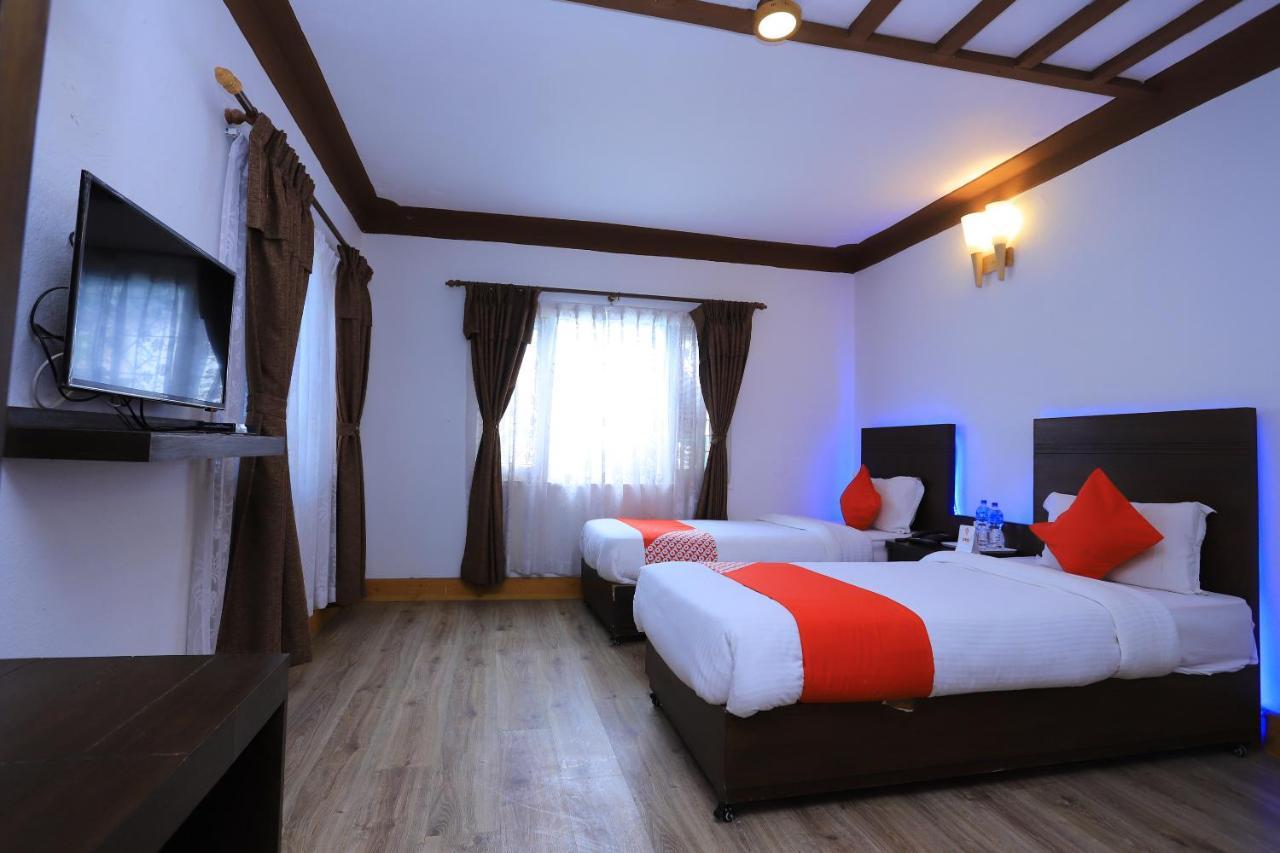 Oyo 591 Hotel Blue Moon Dharampur Esterno foto
