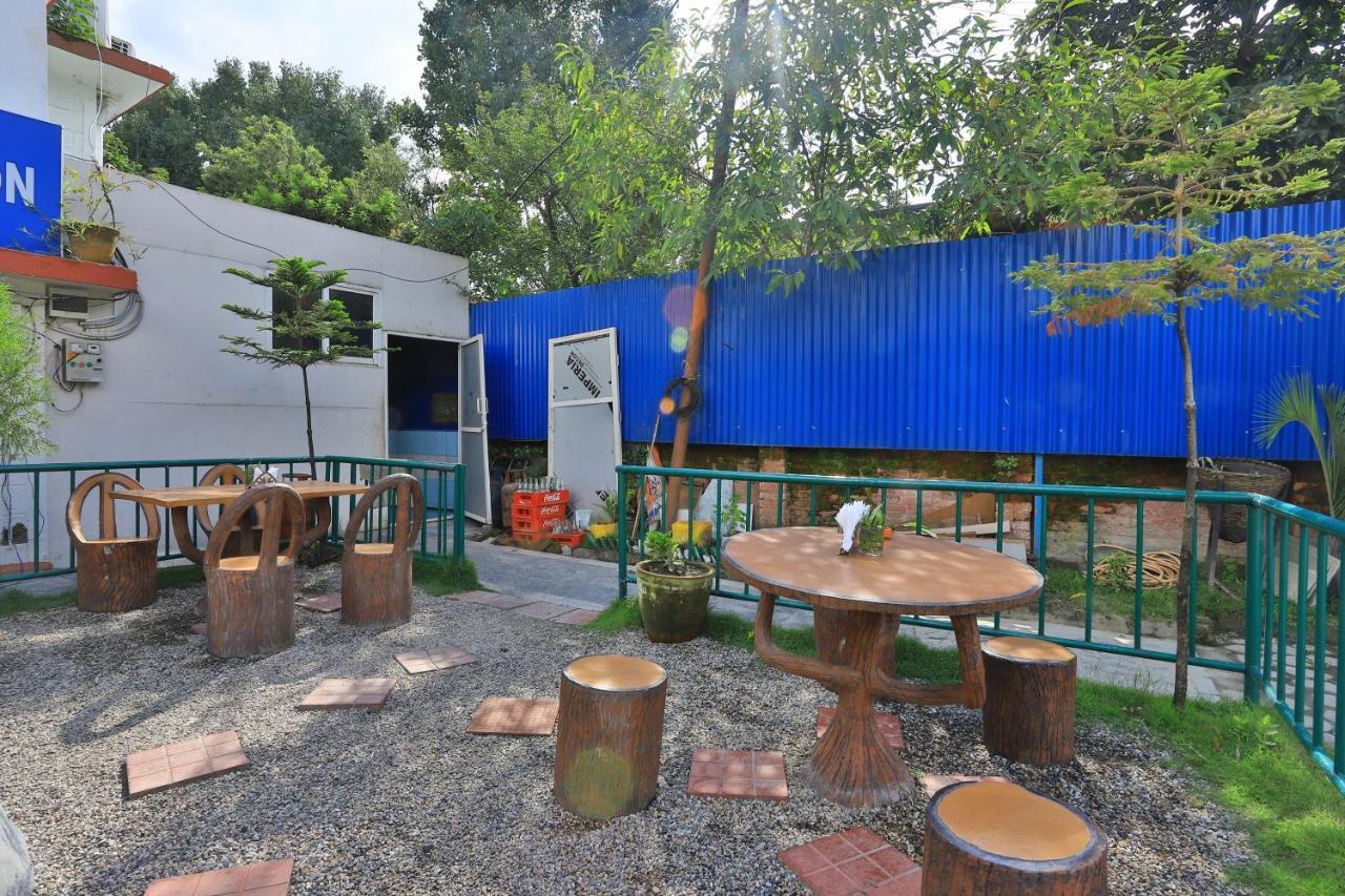 Oyo 591 Hotel Blue Moon Dharampur Esterno foto