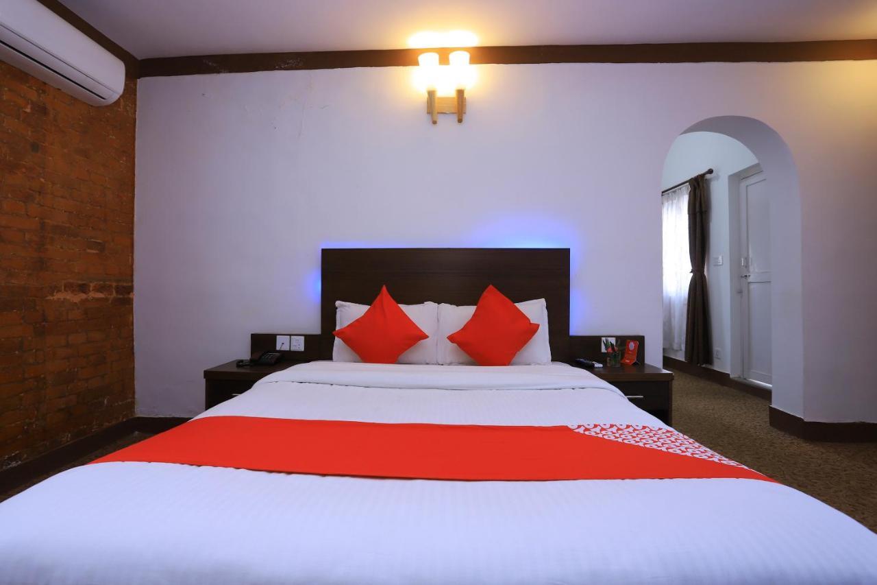 Oyo 591 Hotel Blue Moon Dharampur Esterno foto