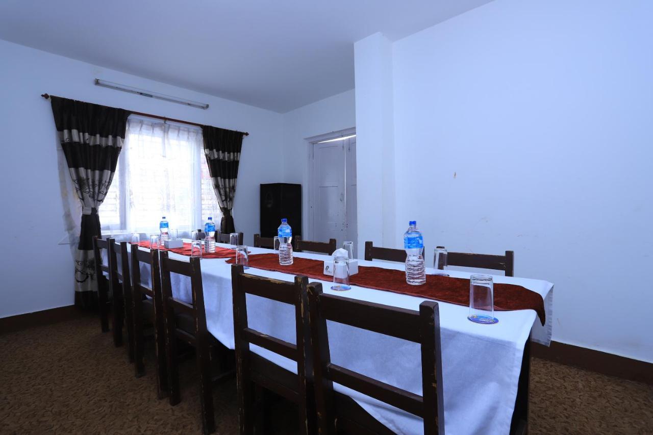 Oyo 591 Hotel Blue Moon Dharampur Esterno foto