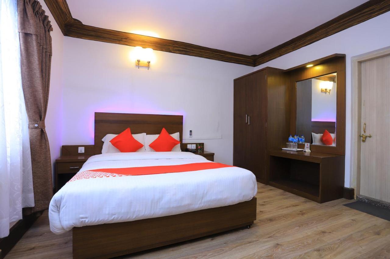 Oyo 591 Hotel Blue Moon Dharampur Esterno foto