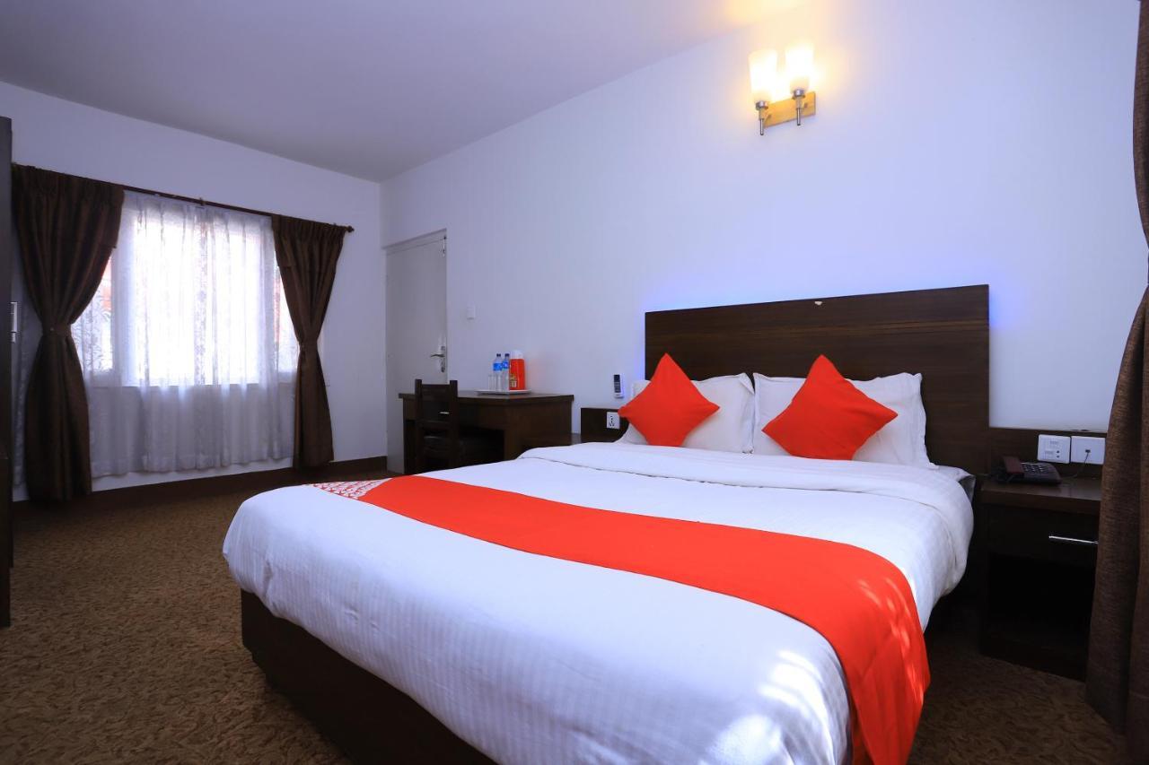 Oyo 591 Hotel Blue Moon Dharampur Esterno foto