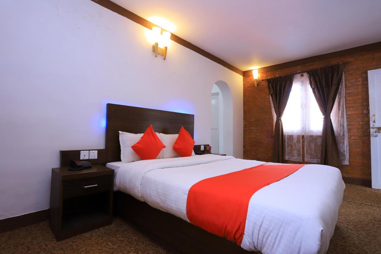 Oyo 591 Hotel Blue Moon Dharampur Esterno foto