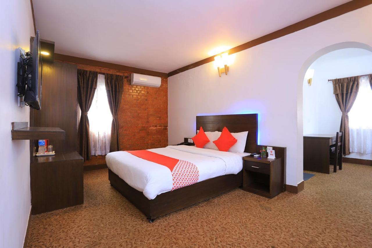 Oyo 591 Hotel Blue Moon Dharampur Esterno foto