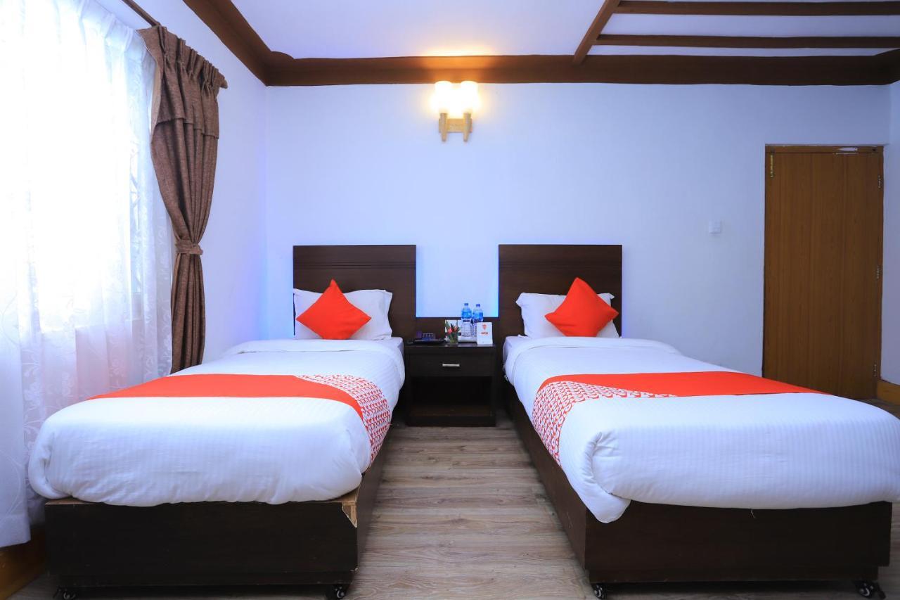 Oyo 591 Hotel Blue Moon Dharampur Esterno foto