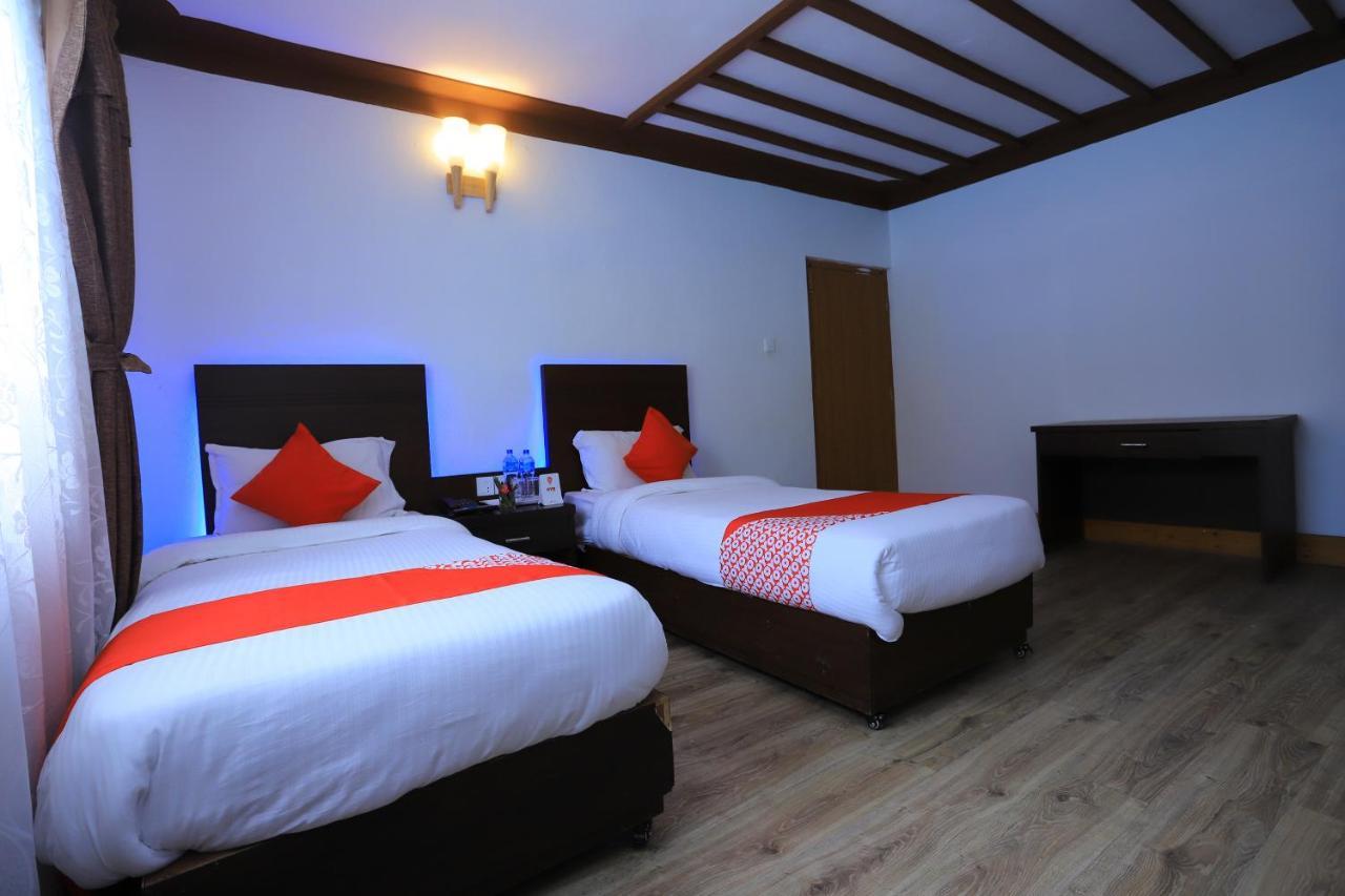 Oyo 591 Hotel Blue Moon Dharampur Esterno foto