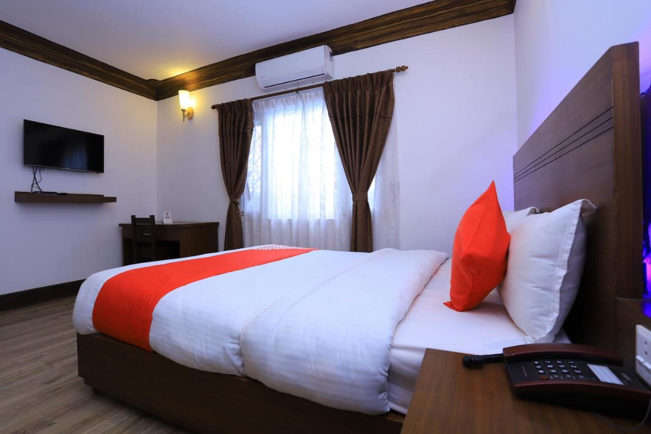 Oyo 591 Hotel Blue Moon Dharampur Esterno foto