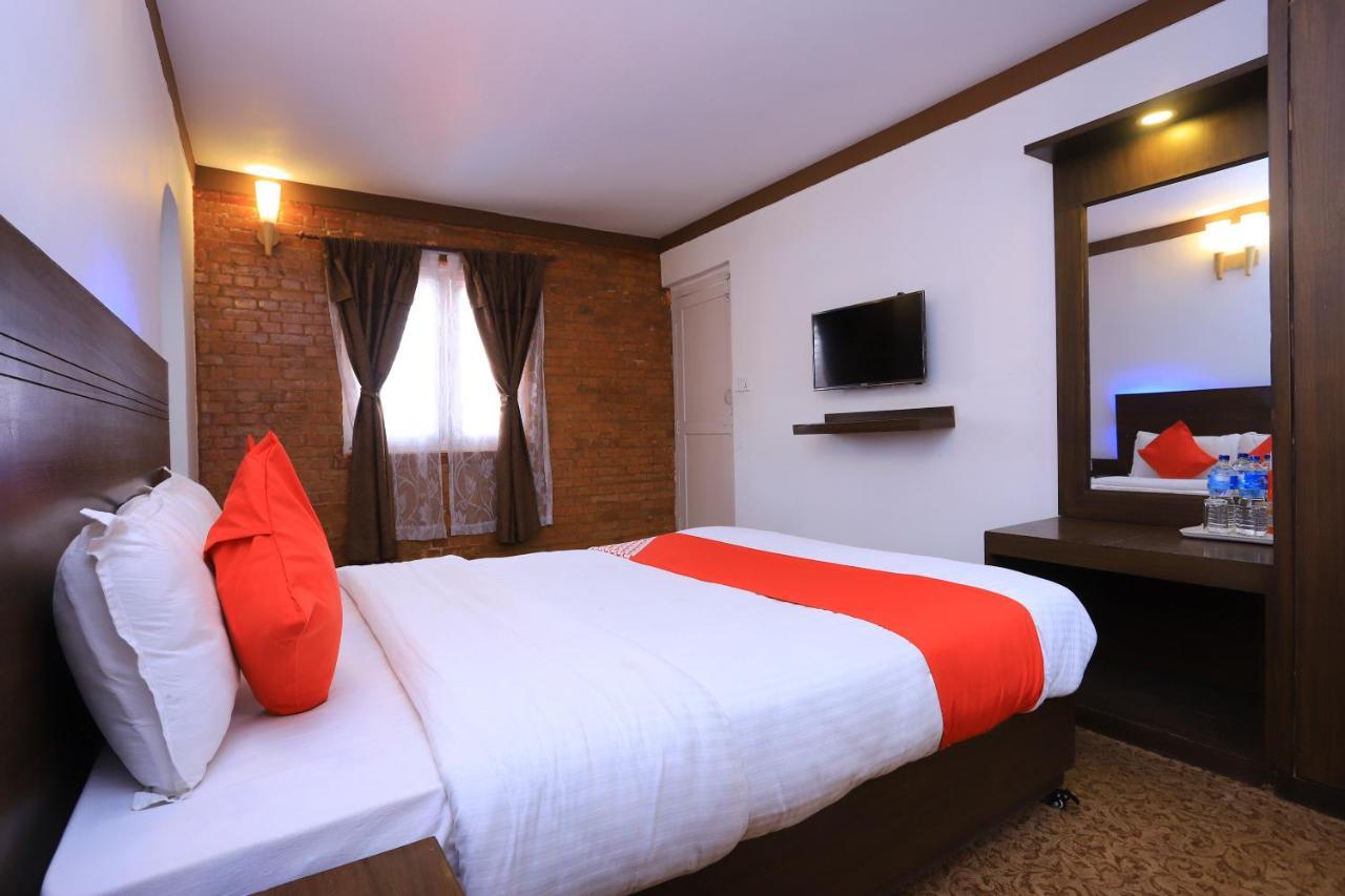 Oyo 591 Hotel Blue Moon Dharampur Esterno foto