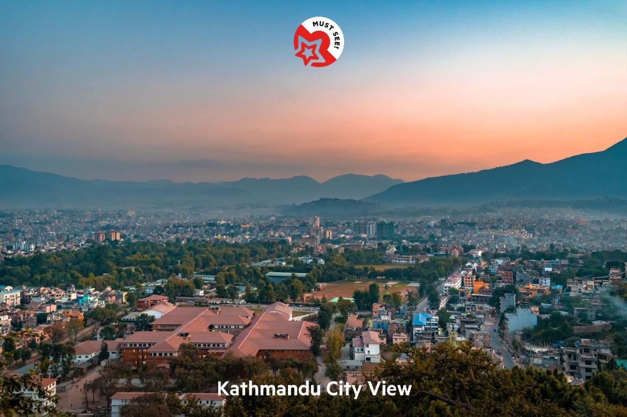 Oyo 591 Hotel Blue Moon Dharampur Esterno foto